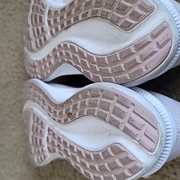 Pink nikes - Picture 8 of 8